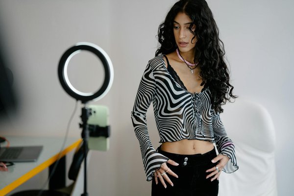 Quels types de pantalons en lin privilégier pour une garde-robe estivale?