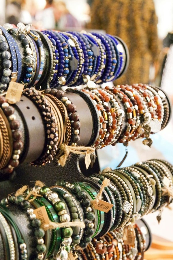 Bijoux faits main : élégance artisanale à prix réduit !